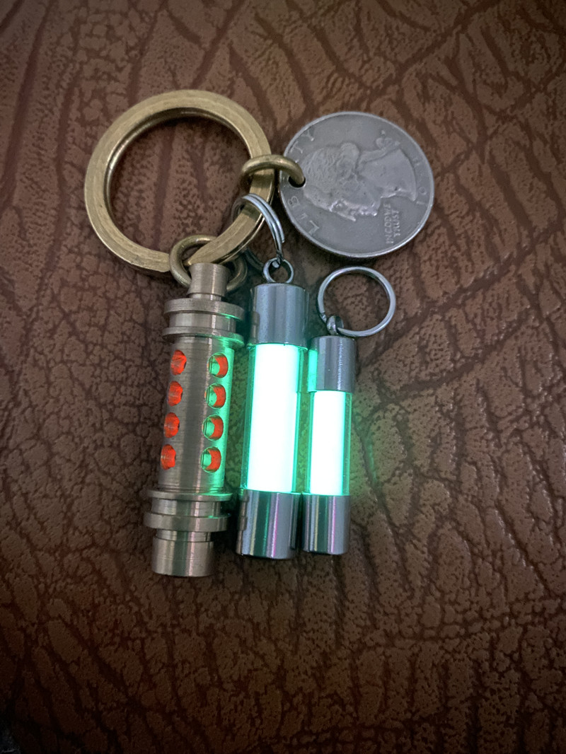 قلادة زجاجية مضيئة ، قلادة حقي - مراجعة Tritium Gas Tube وسعره